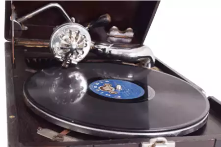 His Master’s Voice Model 102d Portable Gramophone